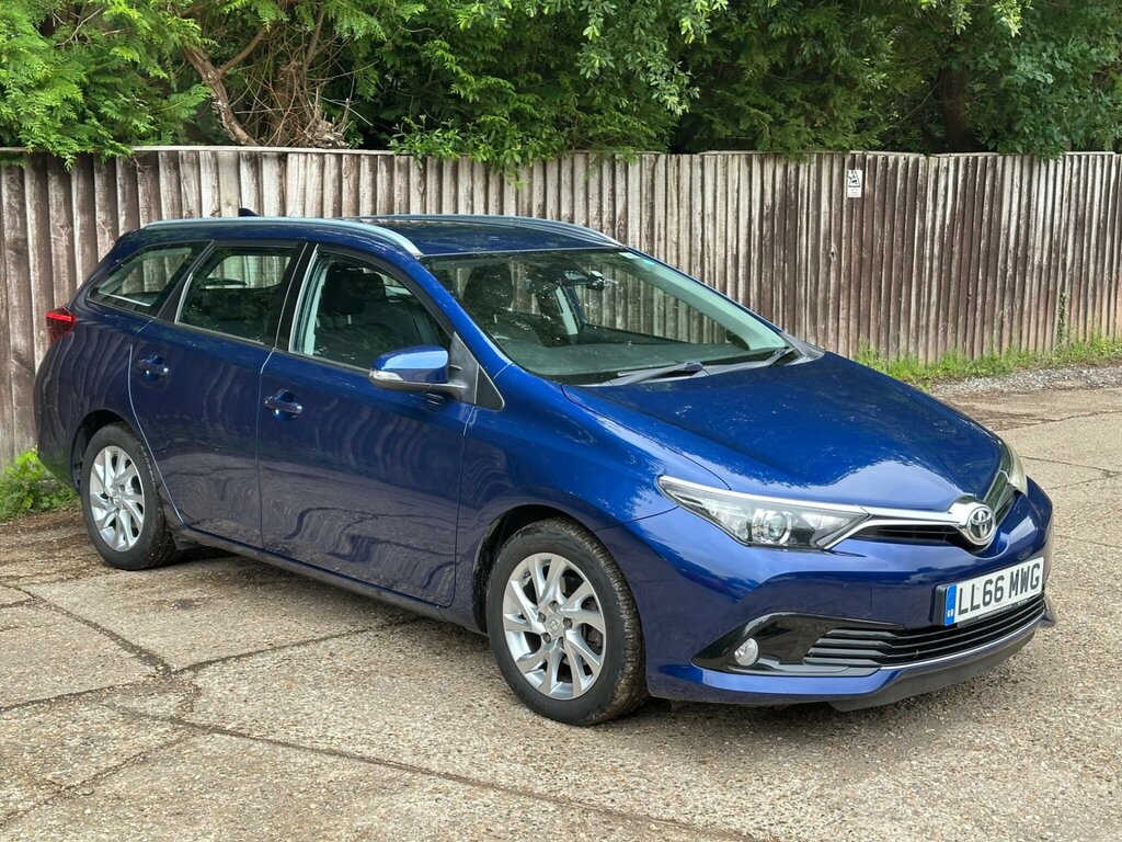 Toyota Auris 1.2 Vvt-i Business Edition Touring Sports Euro 6 Blue