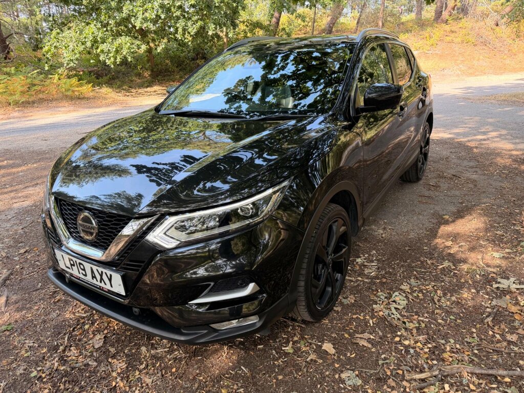 Nissan Qashqai 1.3 Dig-t Tekna Euro 6 Ss LP19AXY Black #2