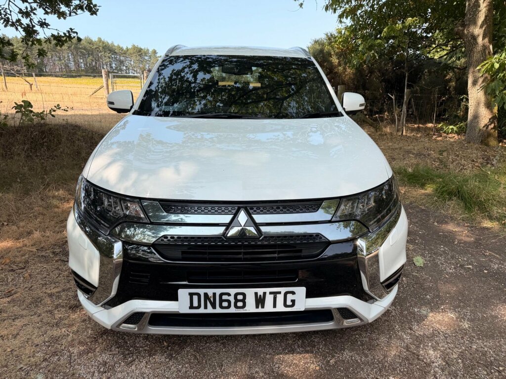 Mitsubishi Outlander 2.4H Twinmotor 13.8Kwh 4H Cvt 4Wd Euro 6 Ss White
