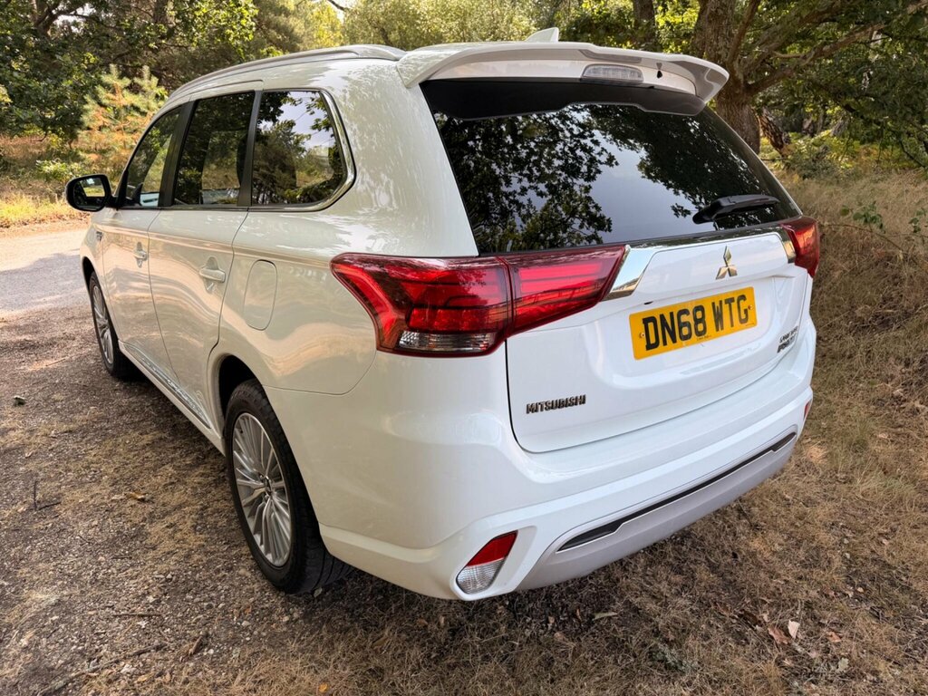Mitsubishi Outlander 2.4H Twinmotor 13.8Kwh 4H Cvt 4Wd Euro 6 Ss White #4