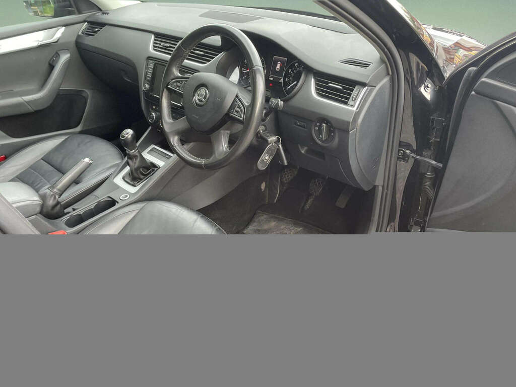 Skoda Octavia 1.4 Elegance Tsi HX14VBZ Black #4