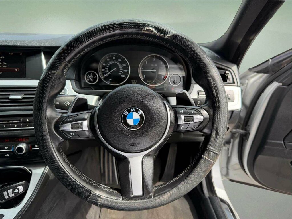 BMW 5 Series 530D M Sport Touring White #15
