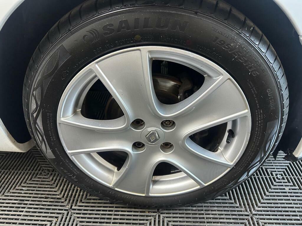 Renault Clio 1.2 16V Dynamique Medianav Cwvehiclemarketing Black #18