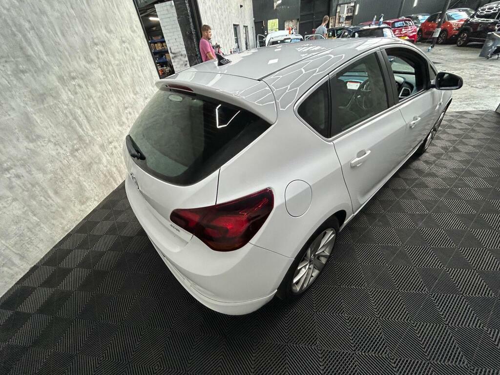 Vauxhall Astra Sri Cdti White #10