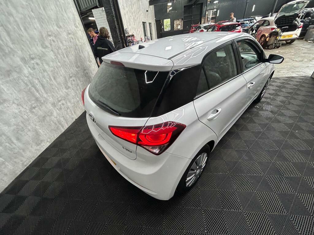 Hyundai I20 Hatchback 1.4 Se 2015 Grey #10