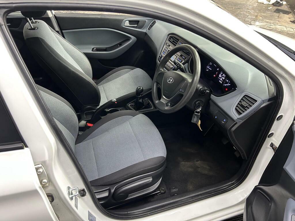 Hyundai I20 Hatchback 1.4 Se 2015 Grey #21