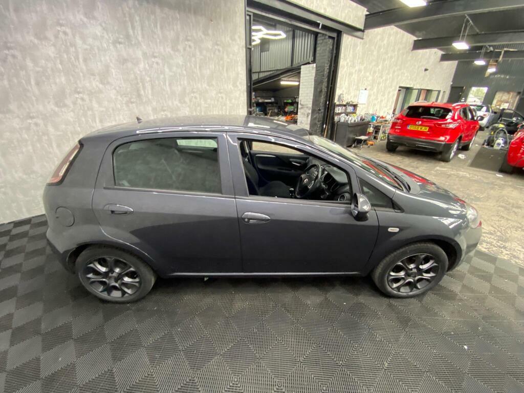 Fiat Punto Punto Pop Red #8