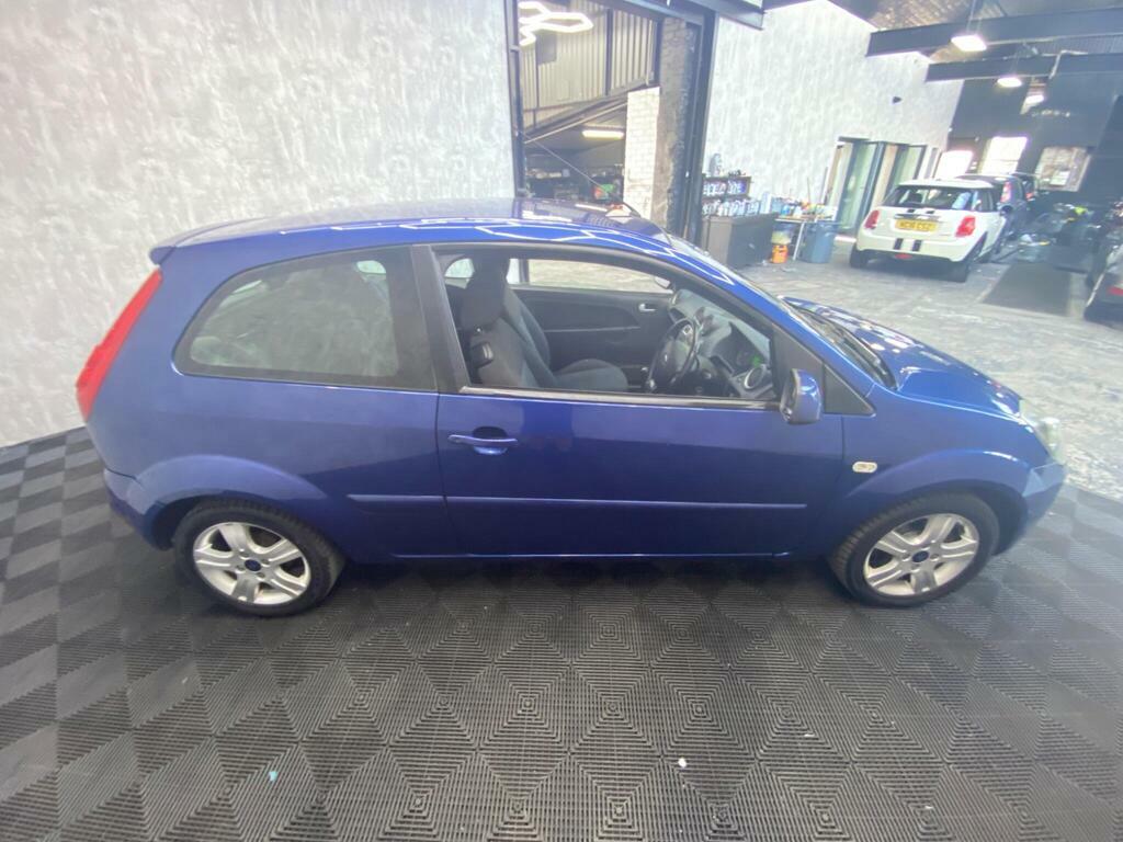 Ford Fiesta 1.25 Style Red #8