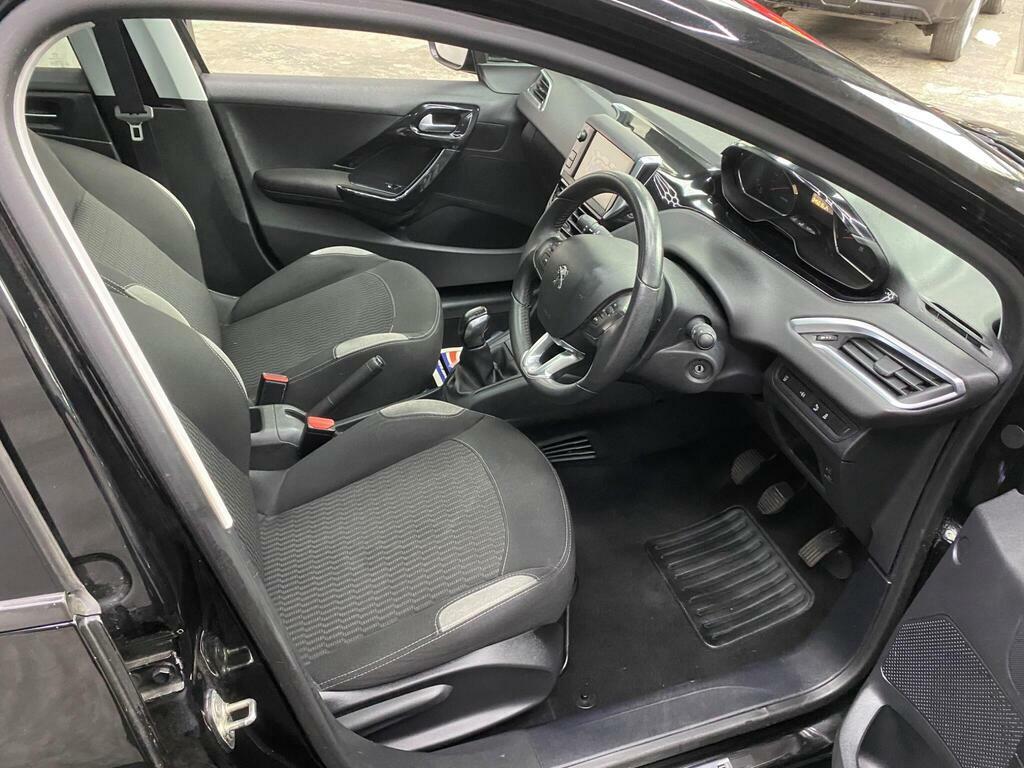 Peugeot 208 1.2 Puretech 82 Active White #21