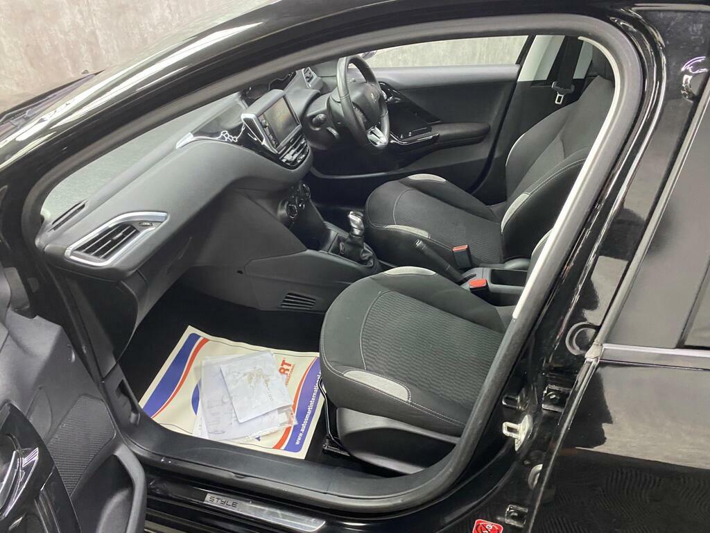 Peugeot 208 1.2 Puretech 82 Active White #22