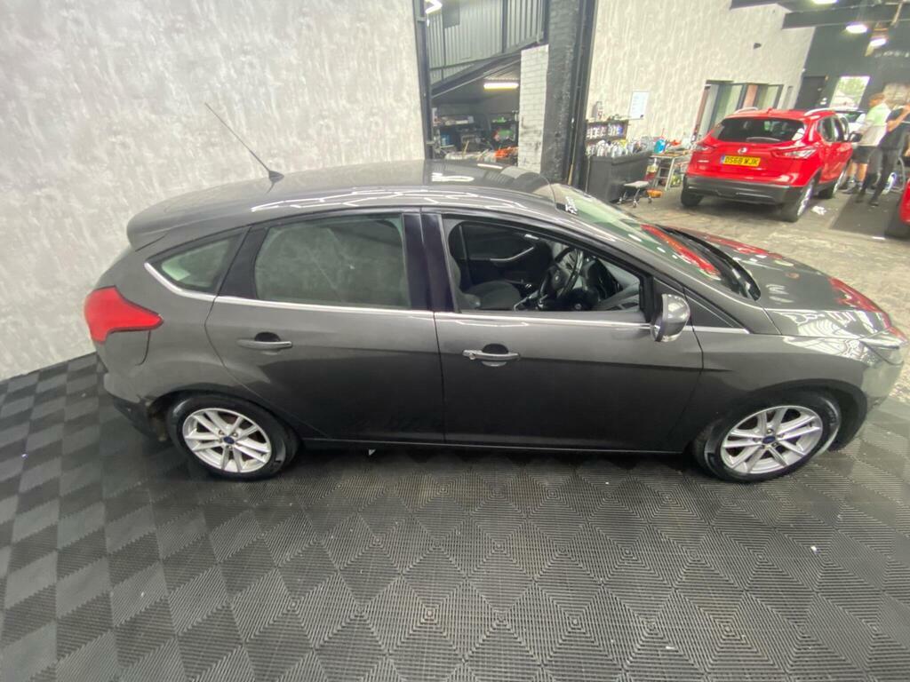 Ford Focus Hatchback 1.0T Ecoboost Titanium Euro 6 Ss White #8