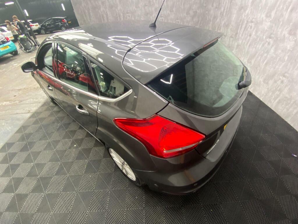 Ford Focus Hatchback 1.0T Ecoboost Titanium Euro 6 Ss White #14