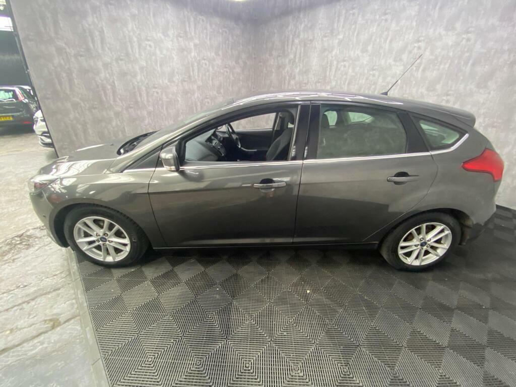 Ford Focus Hatchback 1.0T Ecoboost Titanium Euro 6 Ss White #15