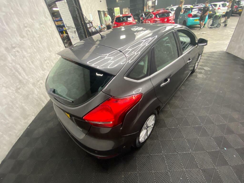 Ford Focus Hatchback 1.0T Ecoboost Titanium Euro 6 Ss White #10