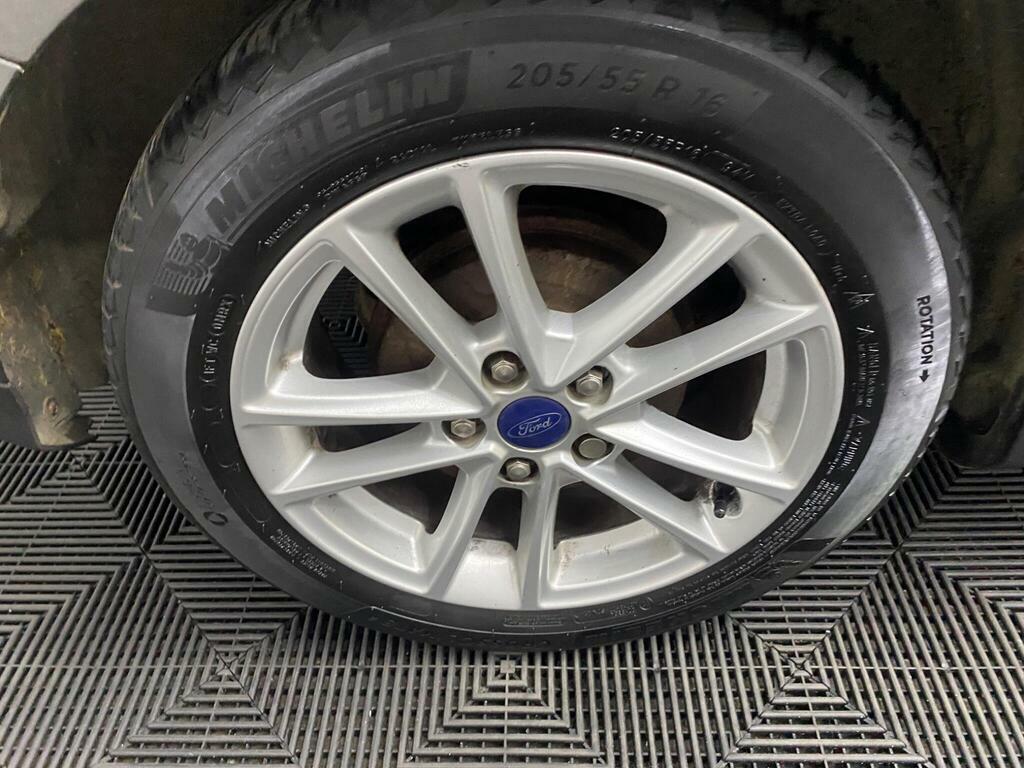 Ford Focus Hatchback 1.0T Ecoboost Titanium Euro 6 Ss White #19