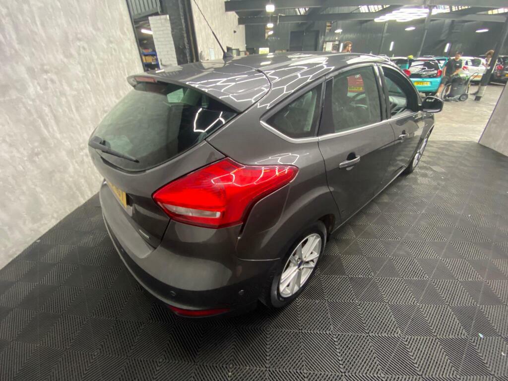 Ford Focus Hatchback 1.0T Ecoboost Titanium Euro 6 Ss White #9
