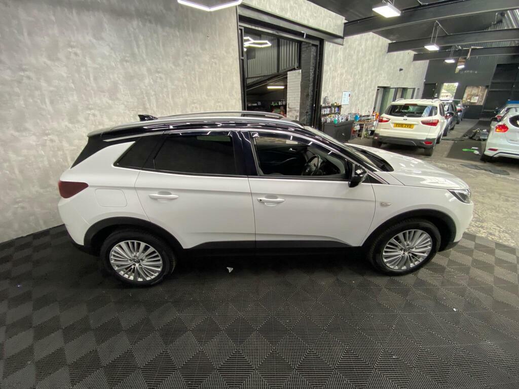 Vauxhall Grandland X Black #8