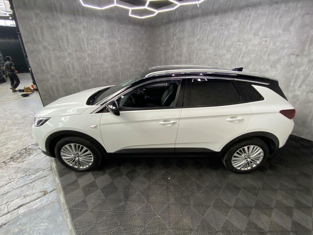 Vauxhall Grandland X Black #16