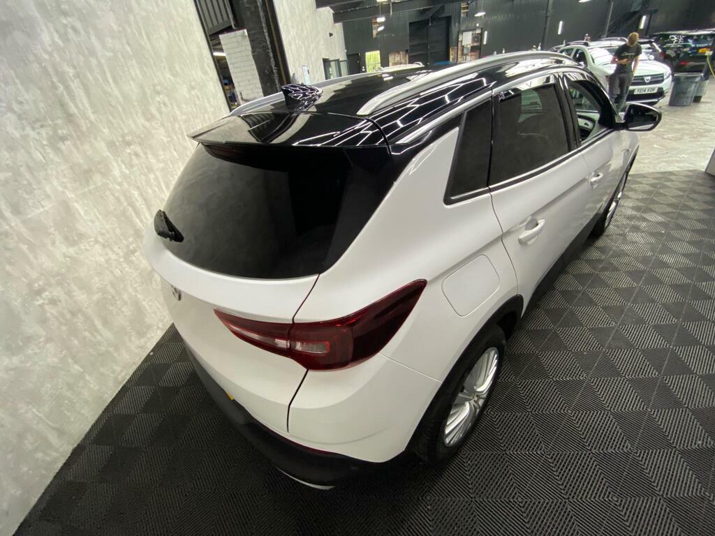 Vauxhall Grandland X Black #10