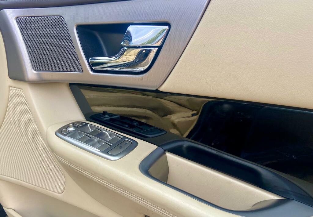 Jaguar XF V6 Premium Luxury Gold #26