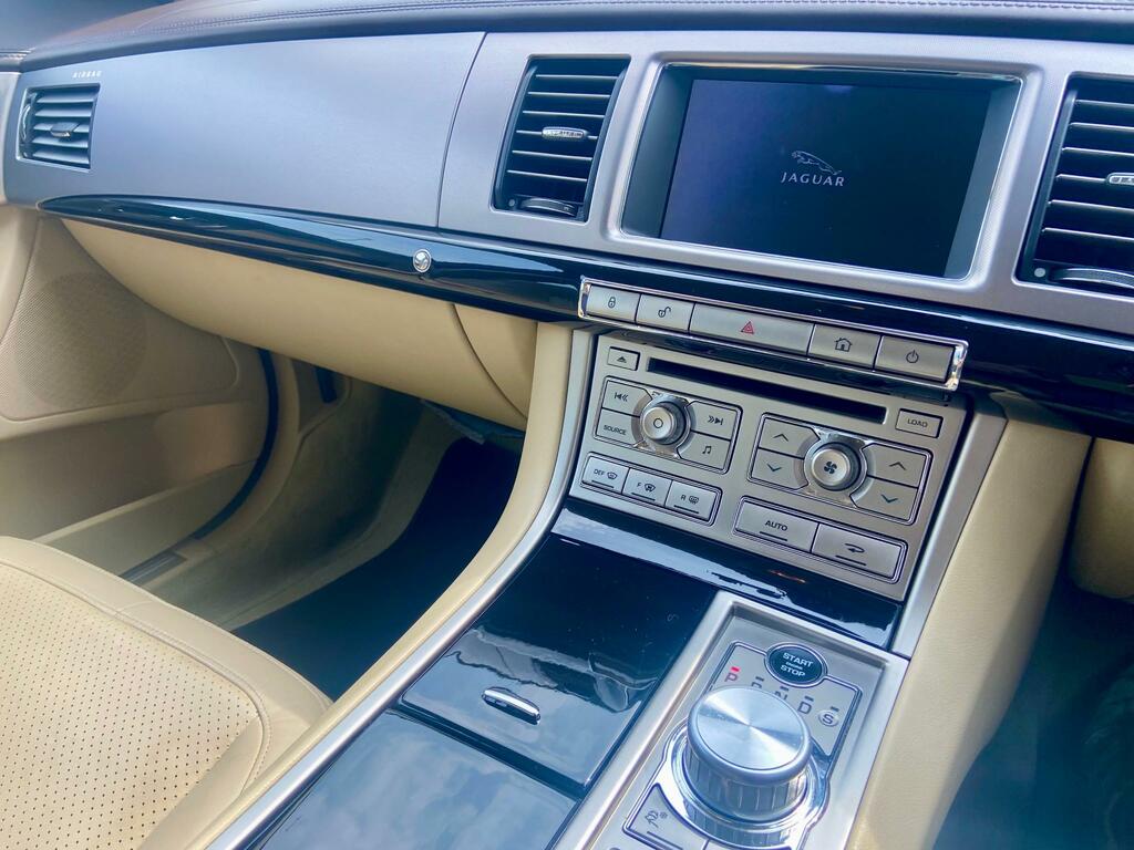 Jaguar XF V6 Premium Luxury Gold #13