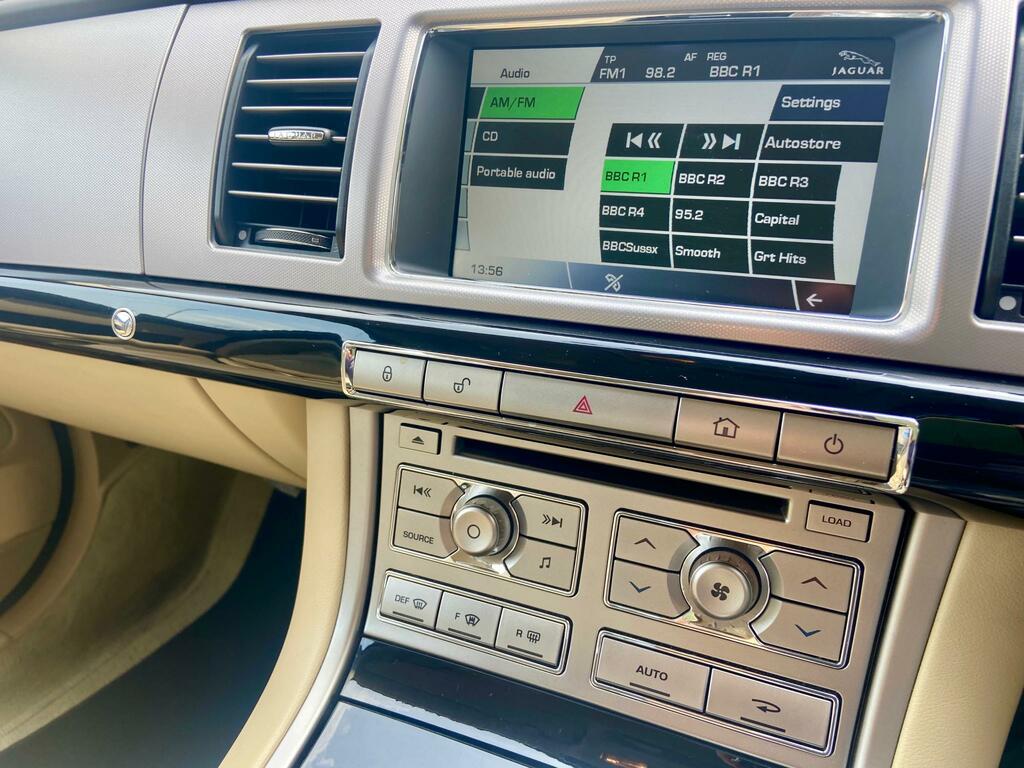 Jaguar XF V6 Premium Luxury Gold #14
