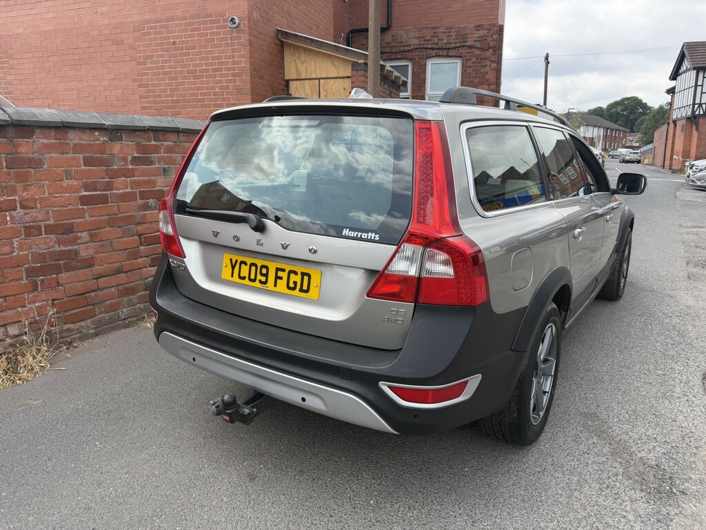 Volvo XC70 2.4 D5 Se Lux Gold #3