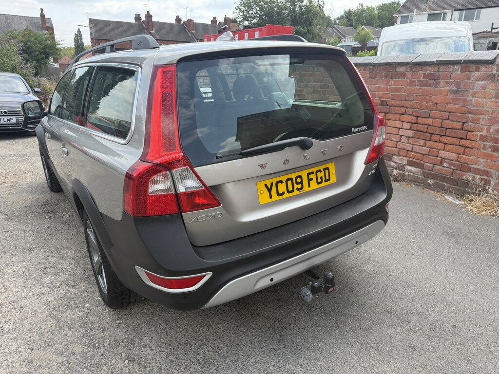 Volvo XC70 2.4 D5 Se Lux Gold #6