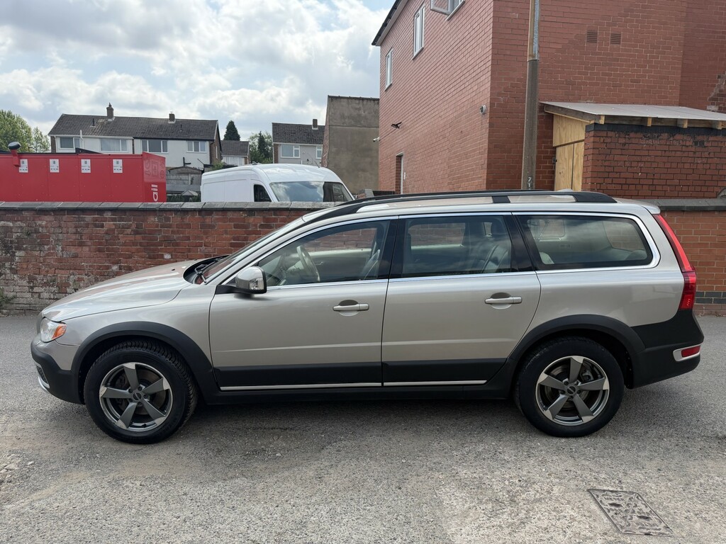 Volvo XC70 2.4 D5 Se Lux Gold #5