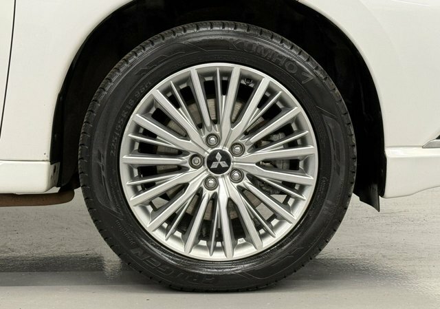 Mitsubishi Outlander 2018 2.4H Twinmotor 13.8Kwh 4H Suv Plug White #3