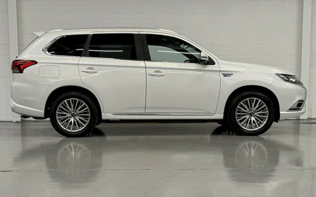 Mitsubishi Outlander 2.4H Twinmotor 13.8Kwh 4H Suv Plug-in H WU18KWR White #2