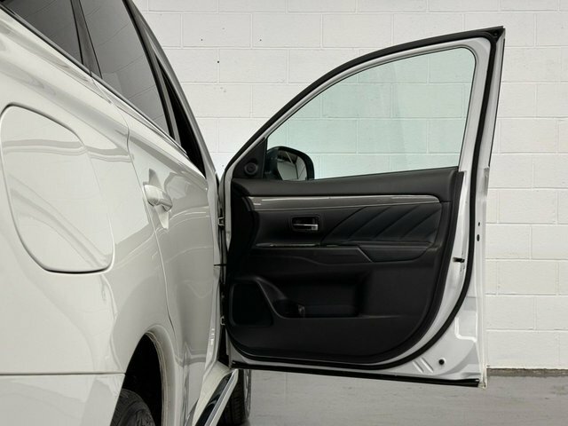 Mitsubishi Outlander 2.4H Twinmotor 13.8Kwh 4Hs Cvt 4Wd Black #28