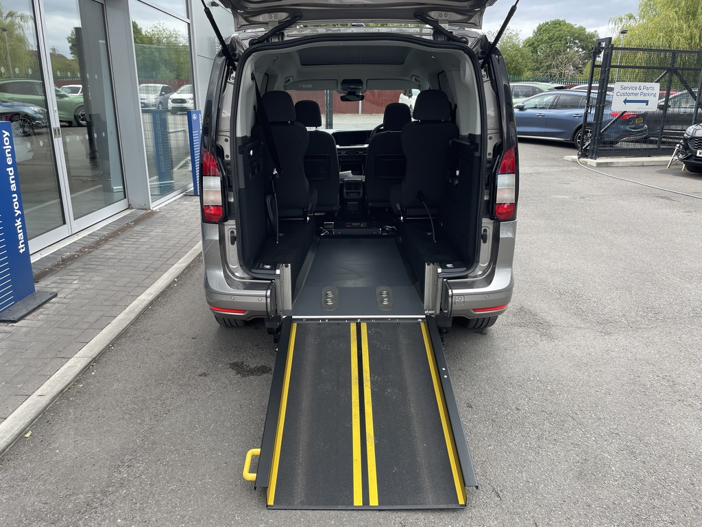 Ford Tourneo Connect 2.0 Ecoblue Titanium Silver