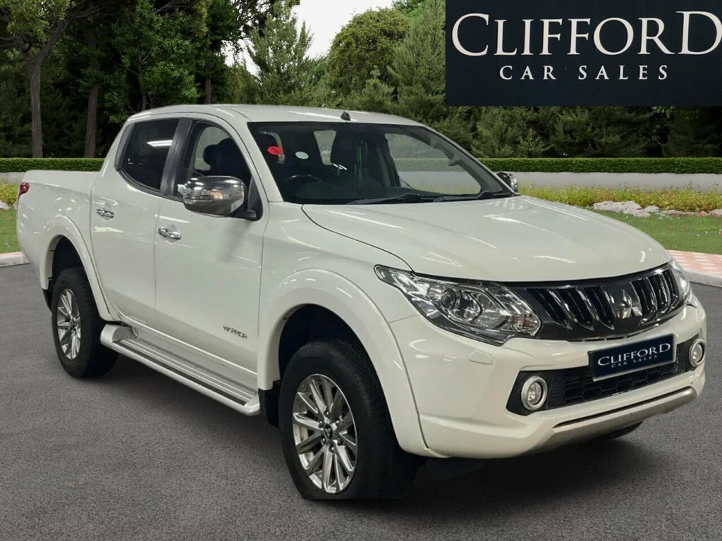 Mitsubishi L200 Pickup White