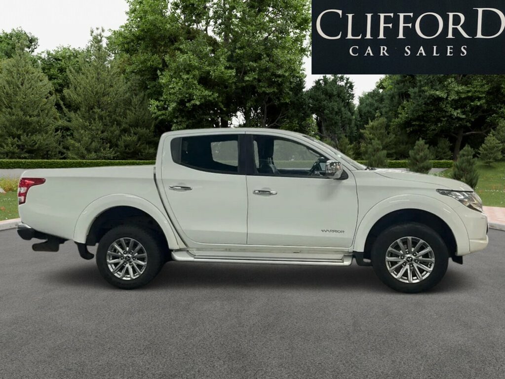 Mitsubishi L200 Pickup White #5