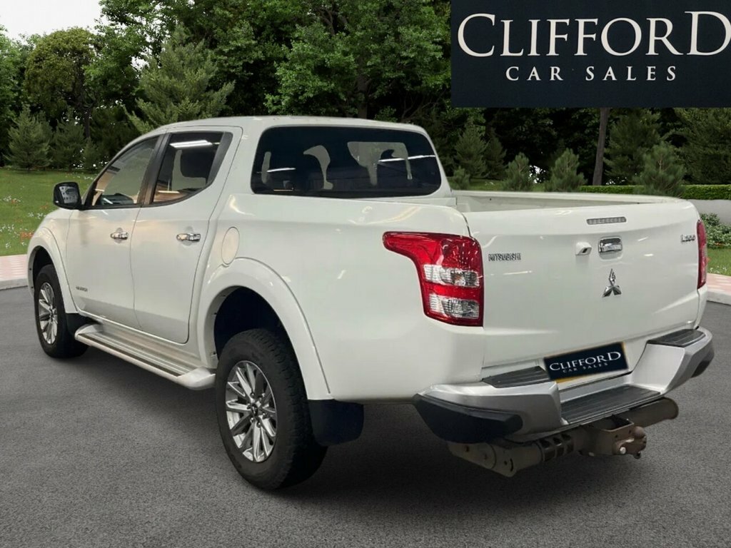 Mitsubishi L200 Pickup White #3