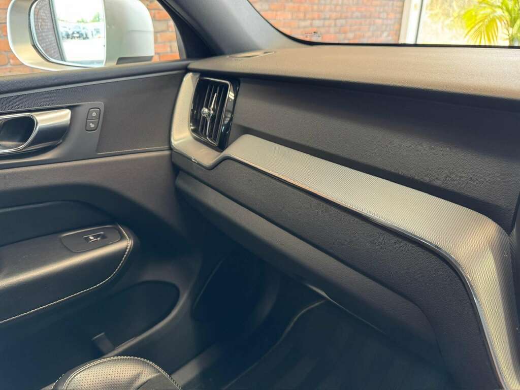 Volvo XC60 D4 Awd R-design Red #41