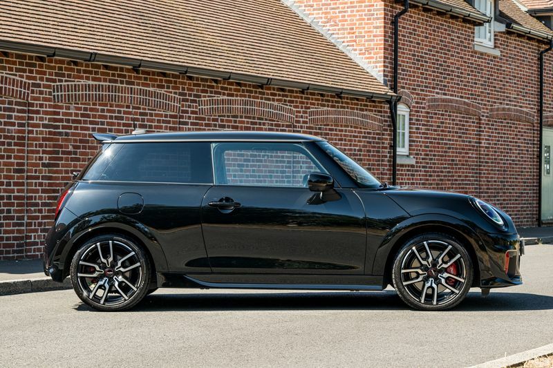 Mini Hatch 5-Door Cooper Classic White #17