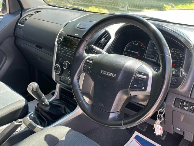 Isuzu D-Max White #12