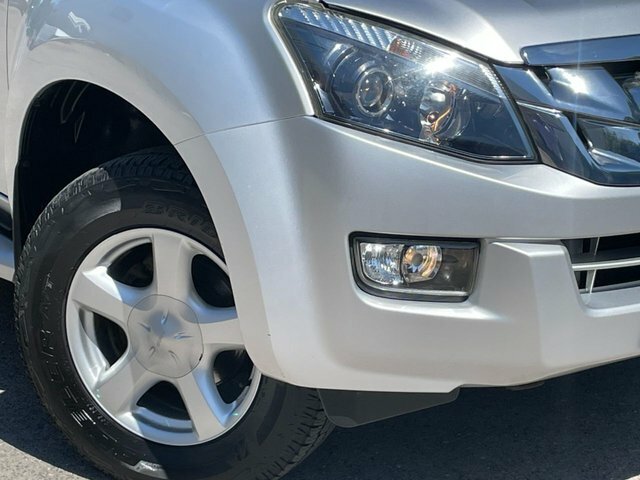 Isuzu D-Max White #37