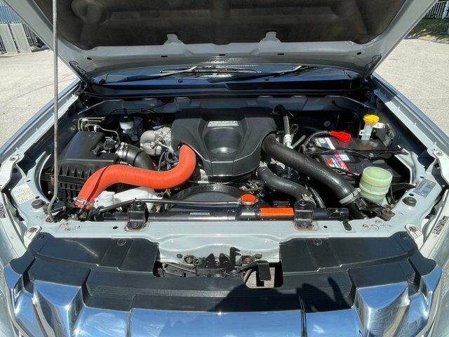 Isuzu D-Max White #18