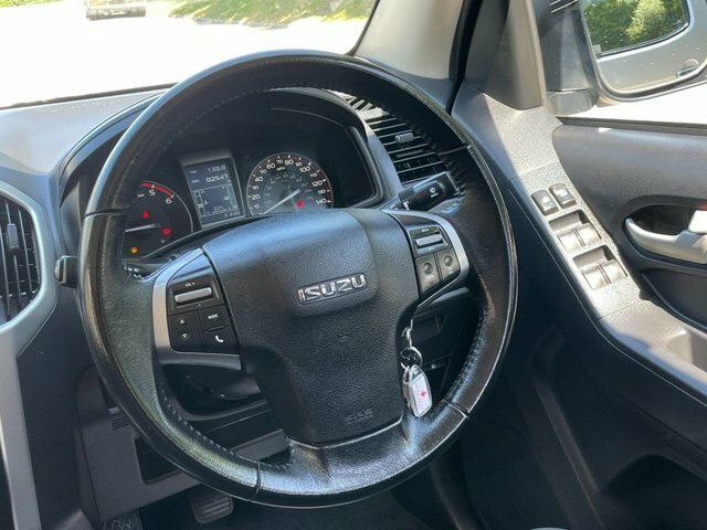 Isuzu D-Max White #20