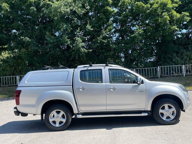 Isuzu D-Max White #25