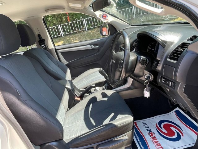 Isuzu D-Max White #11