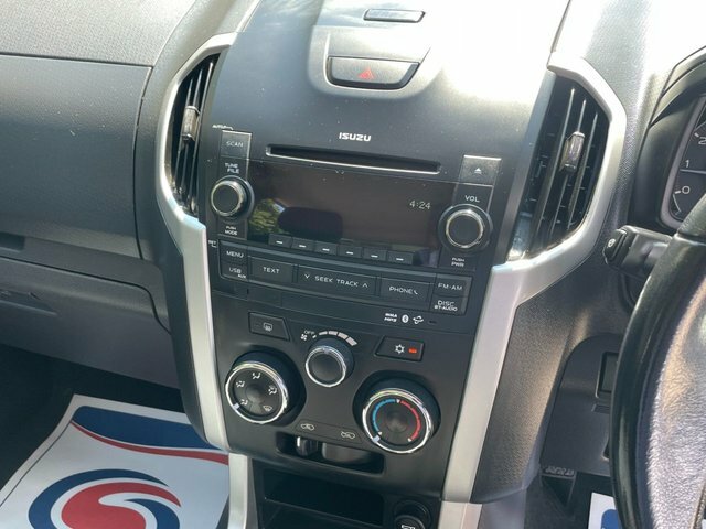 Isuzu D-Max White #13