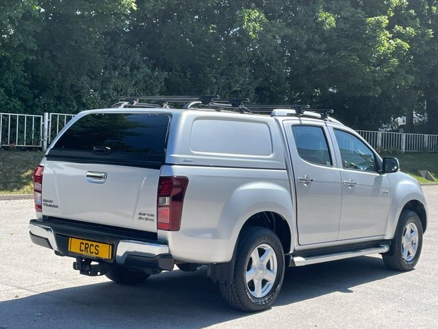 Isuzu D-Max White #28