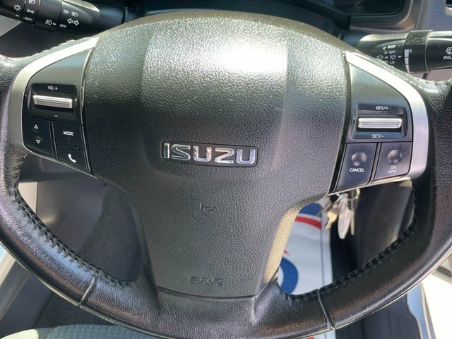 Isuzu D-Max White #16