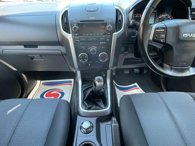 Isuzu D-Max White #15