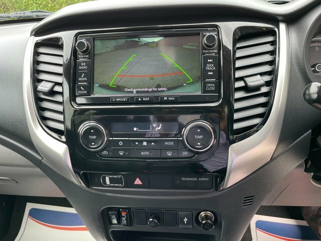 Mitsubishi L200  White #18