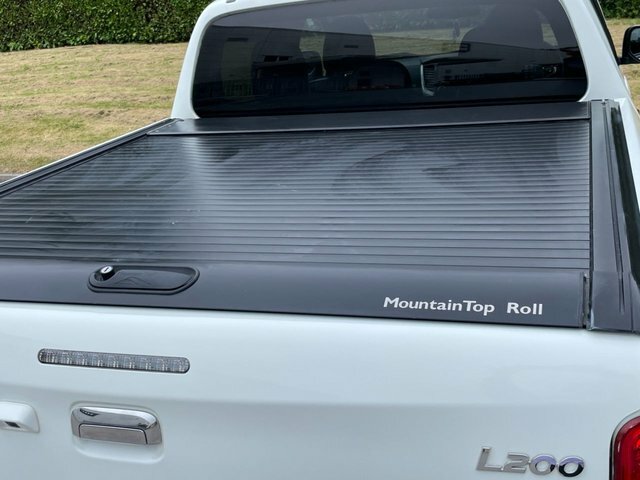 Mitsubishi L200  White #9